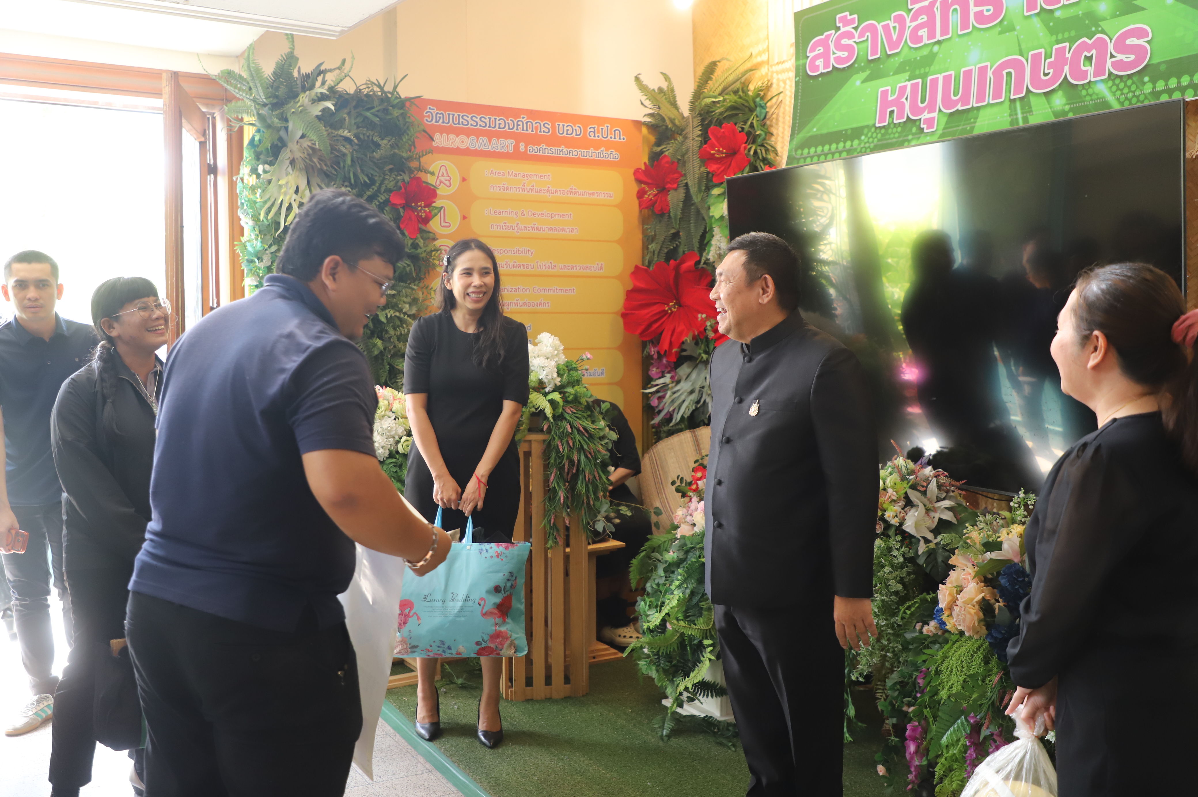 title - พลังน้ำใจชาว ส.ป.ก. เปลี่ยนของเหลือใช้เป็นรอยยิ้ม สนับสนุนการศึกษาเยาวชนผ่านโครงการ 